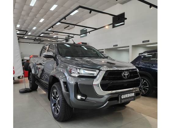 TOYOTA HILUX 2.8 D-4D TURBO DIESEL CD SRX PLUS 4X4 AUTOMÁTICO TOYOTA HILUX 2.8 D-4D TURBO DIESEL CD SRX PLUS 4X4 AUTOMÁTICO